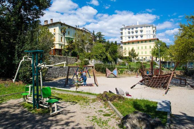 Apartments Lovro Lovran Buitenkant foto
